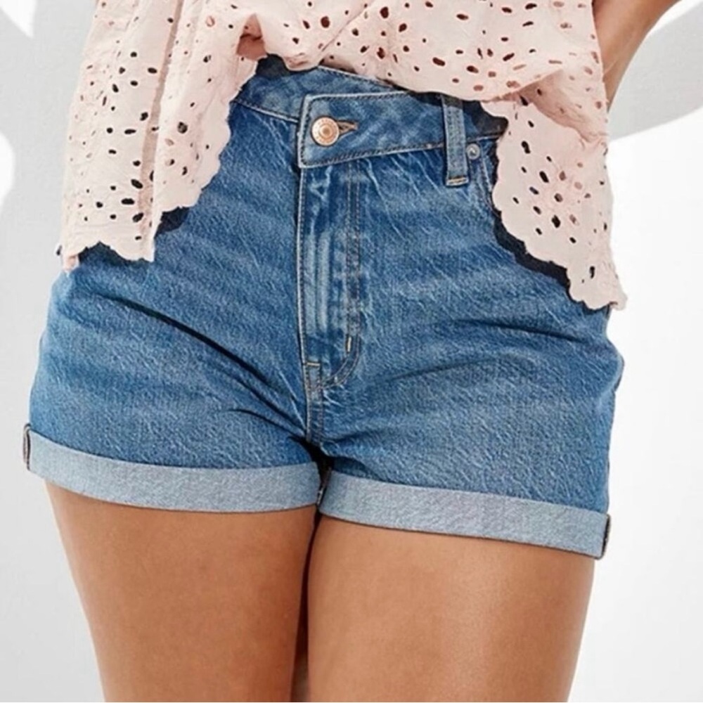 American Eagle Crossover Highest Rise Mom Cuffed Denim Shorts. Blue. Size 6